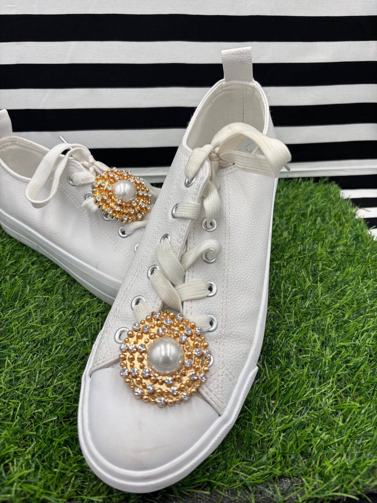 Pearl Medallion Shoe Clips