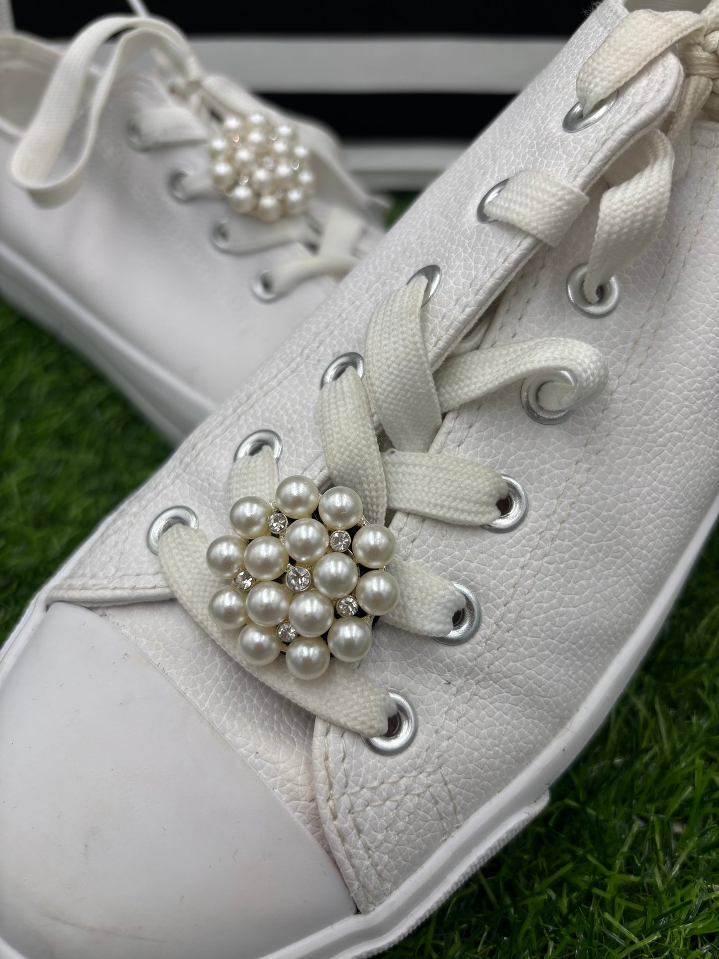 Pearl Twirl Shoe Clips