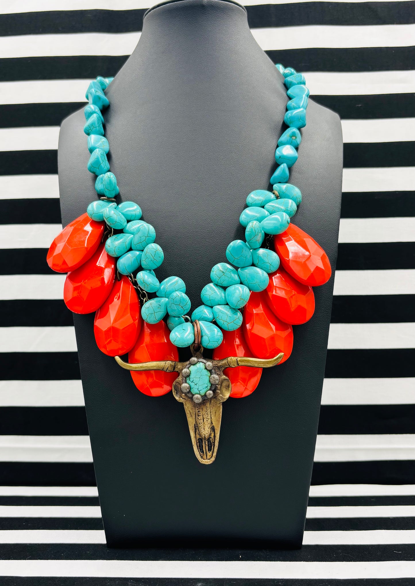 Hookem’ Necklace