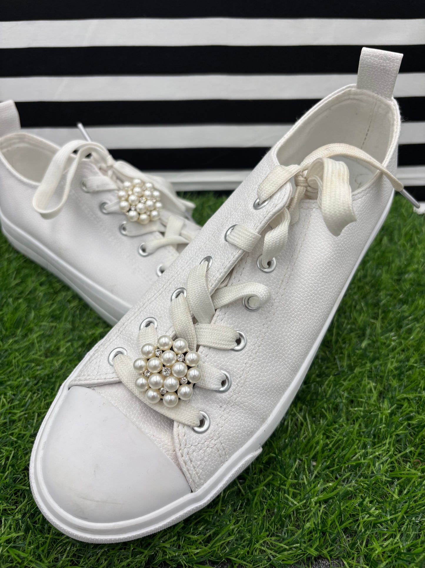 Pearl Twirl Shoe Clips
