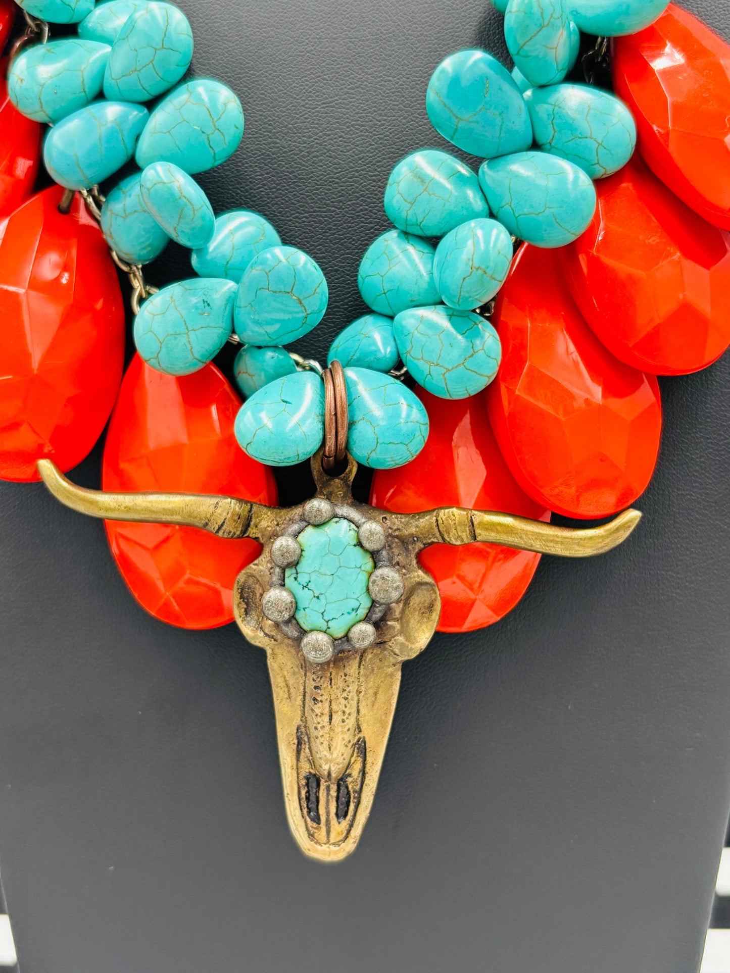 Hookem’ Necklace