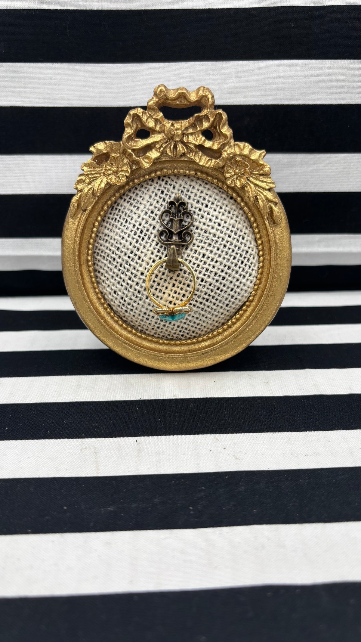 Display UR Ring
