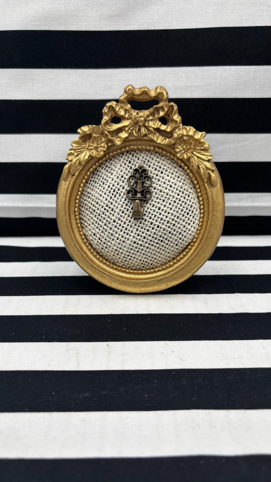 Display UR Ring