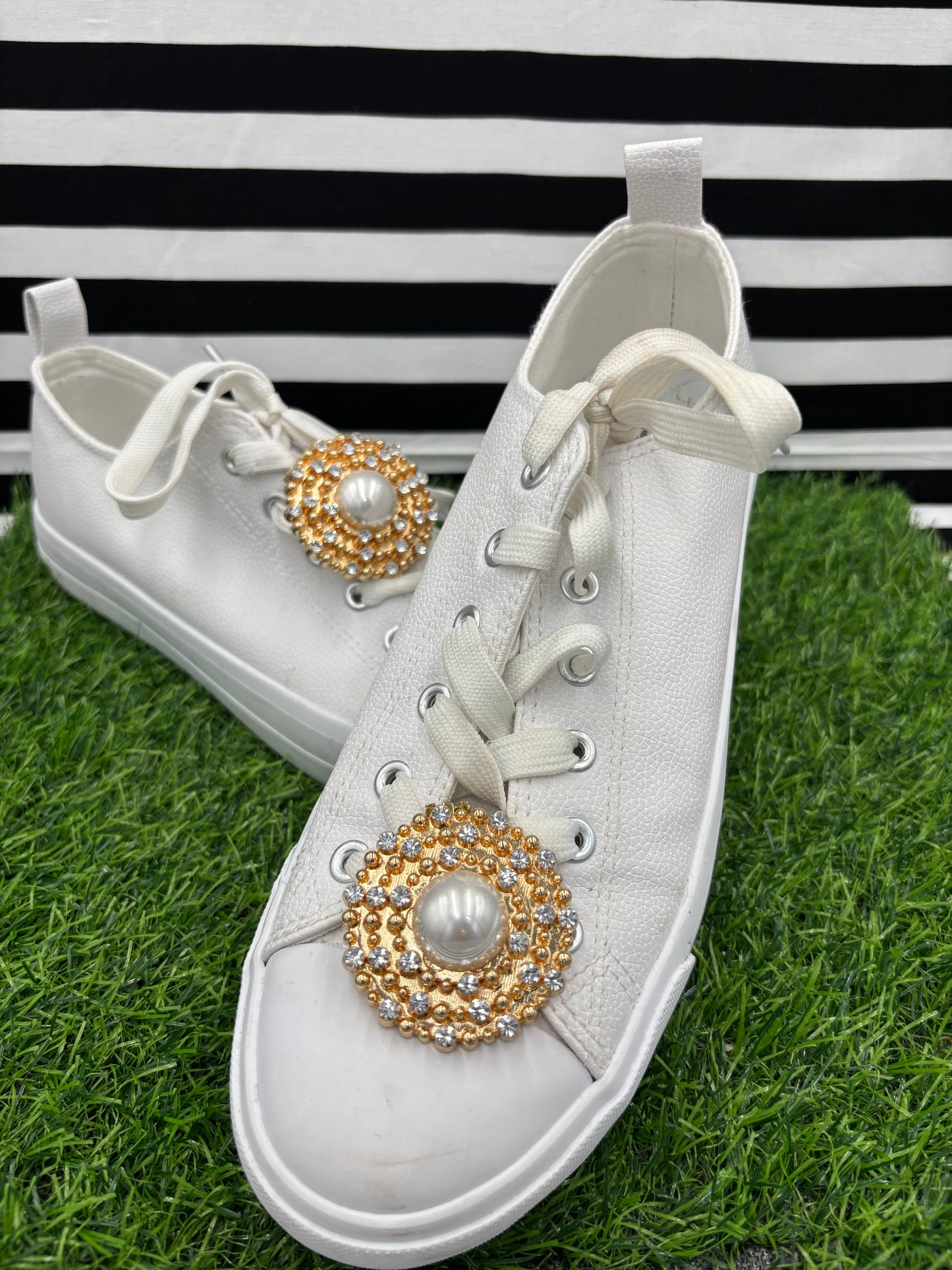 Pearl Medallion Shoe Clips