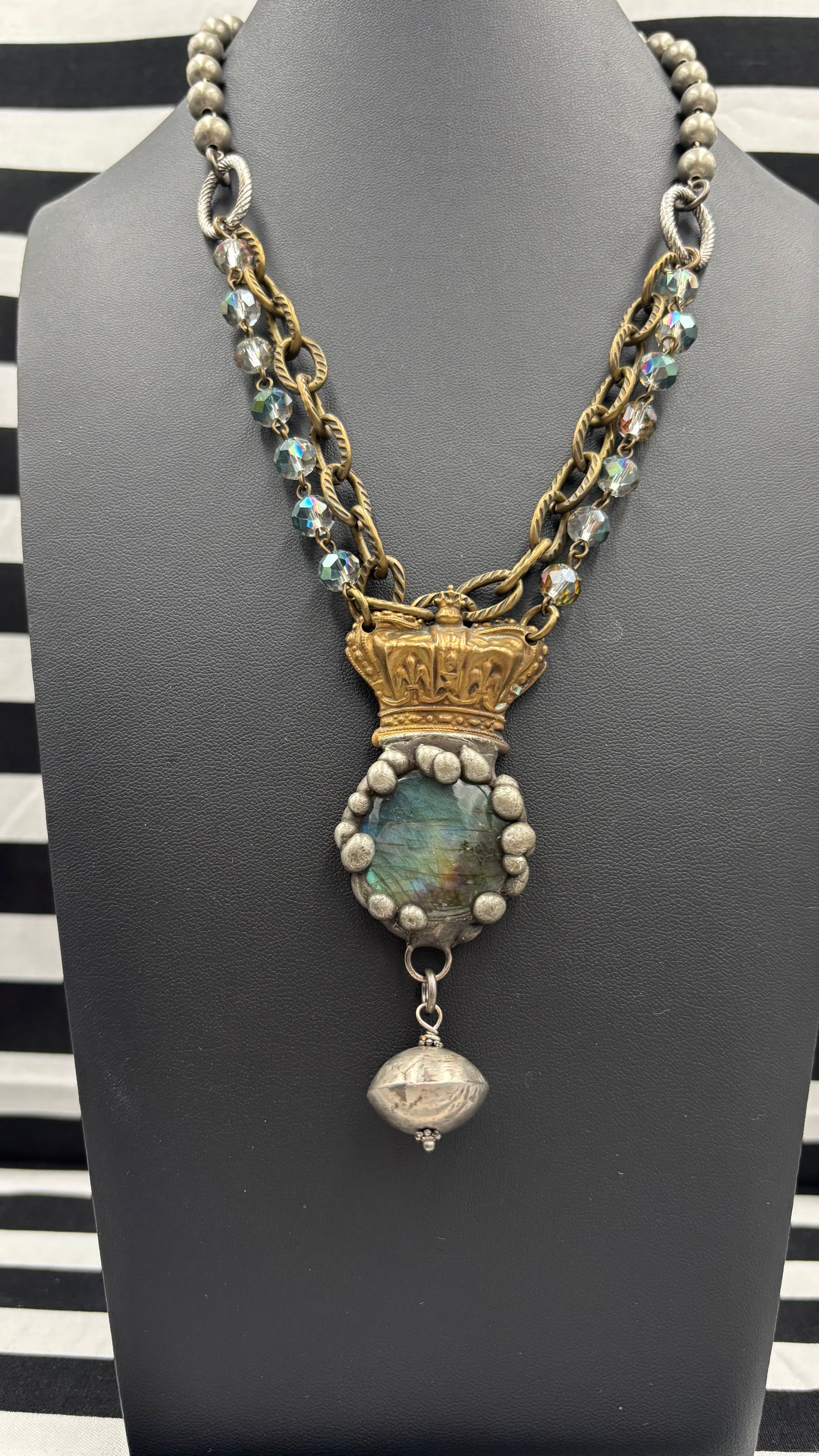 Sovereign Necklace