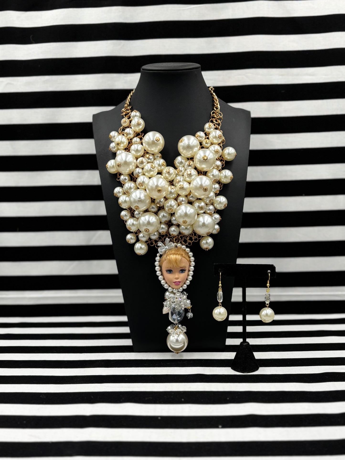 Pearly Girl Face Necklace