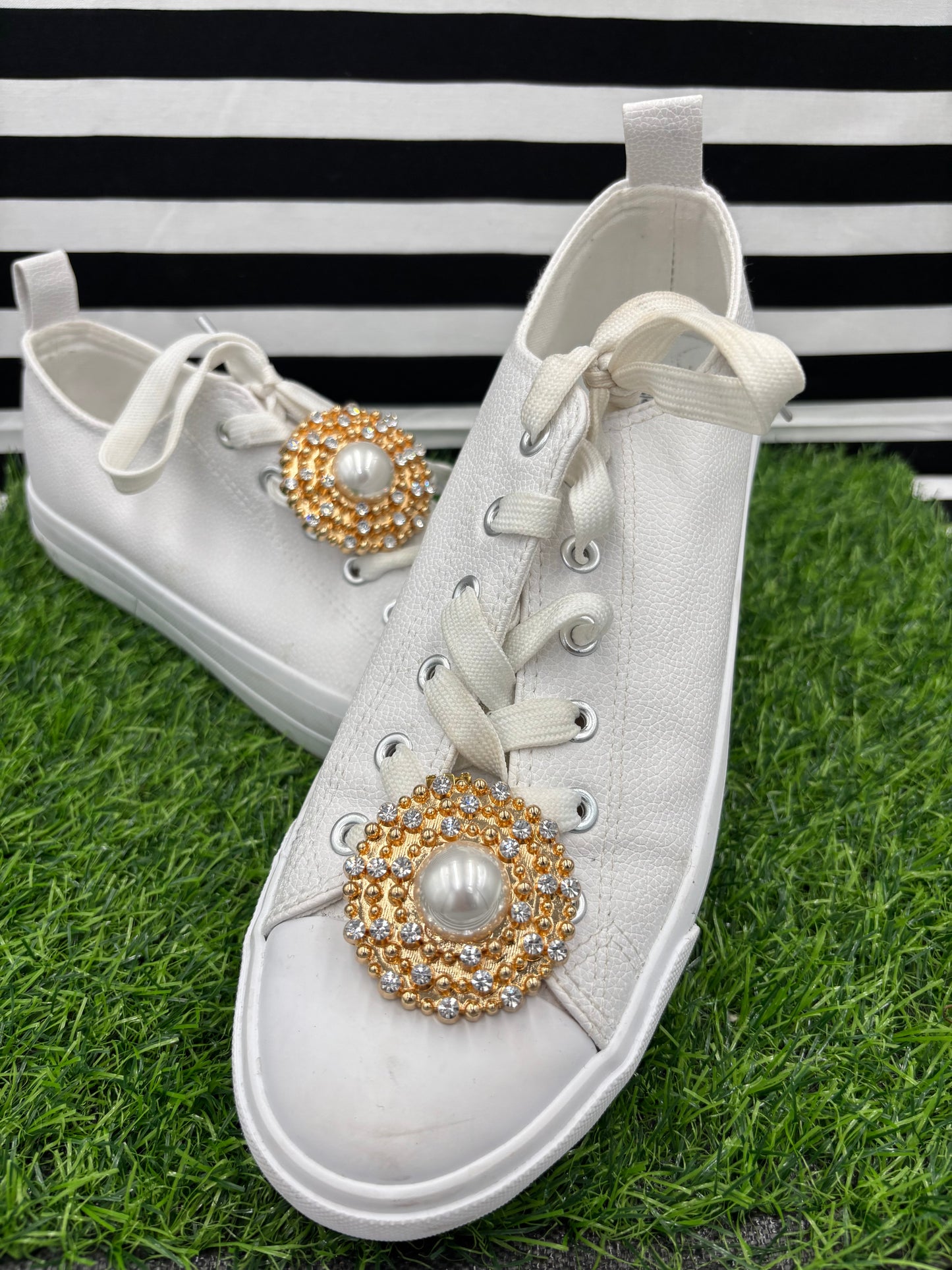 Pearl Medallion Shoe Clips